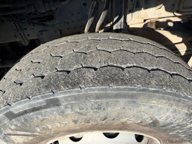 Betonmixer vrachtwagen Iveco TRAKKER 500