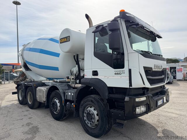 Betonmixer vrachtwagen Iveco TRAKKER 450