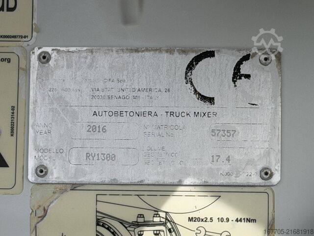 Betonmixer vrachtwagen Iveco TRAKKER 450