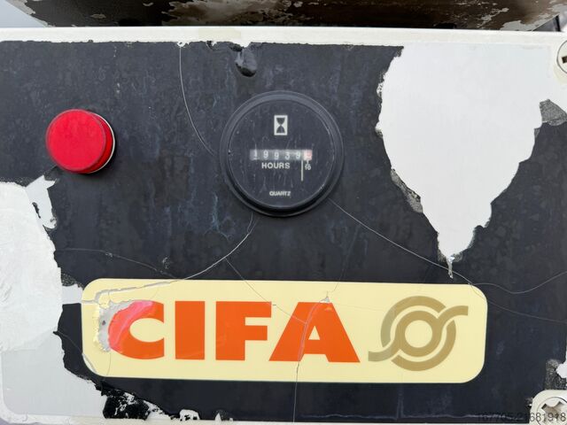 Betonmixer vrachtwagen Iveco TRAKKER 450