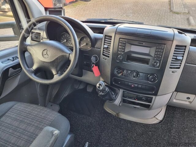 Closed box Mercedes-Benz Sprinter 513 CDI Koffer 21kub 130 pk Euro 5B GV...