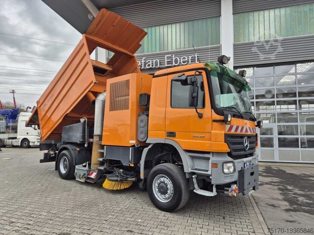 Silniční zametač MERCEDES-BENZ Actros 2032 A 4x4 Bucher STKF 9500 Airport 30x