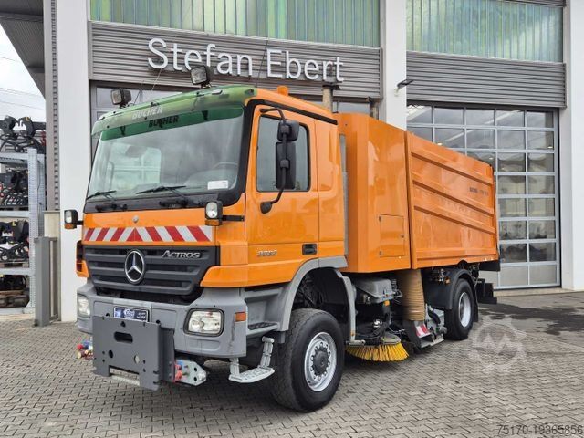 Silniční zametač MERCEDES-BENZ Actros 2032 A 4x4 Bucher STKF 9500 Airport 30x