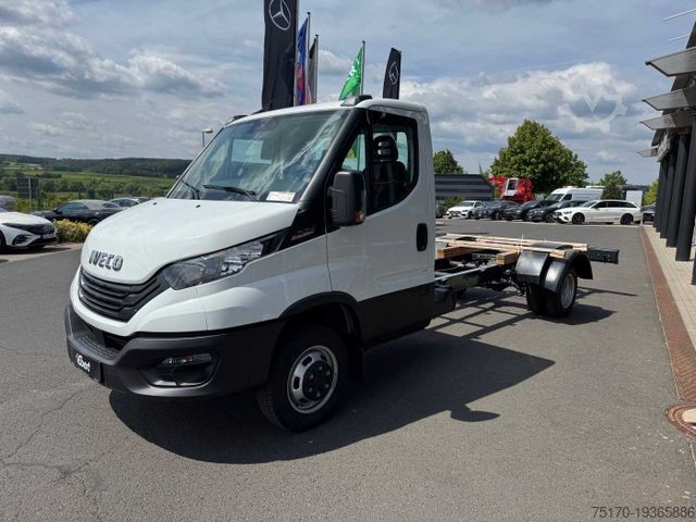 Transporter Fahrgestell IVECO Daily 50C18 HA8 3.0L *R4.350mm*Klima*Automatik*