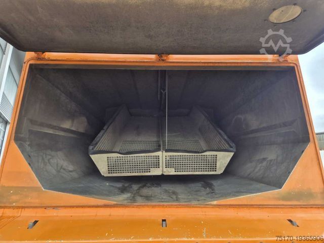 Silniční zametač MERCEDES-BENZ Actros 2032 A 4x4 Bucher STKF 9500 Airport 30x