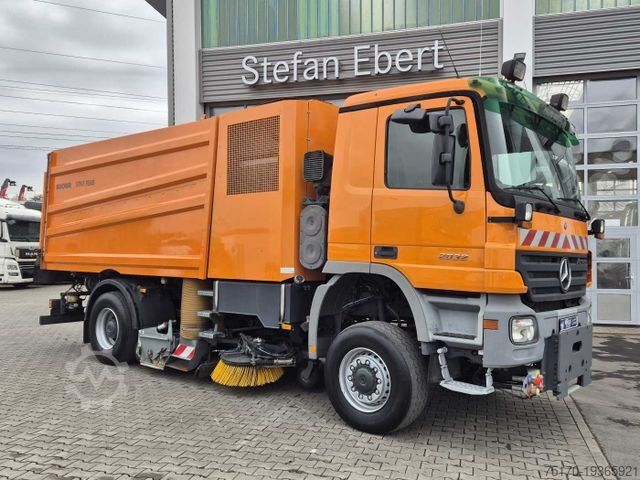 Silniční zametač MERCEDES-BENZ Actros 2032 A 4x4 Bucher STKF 9500 Airport 30x