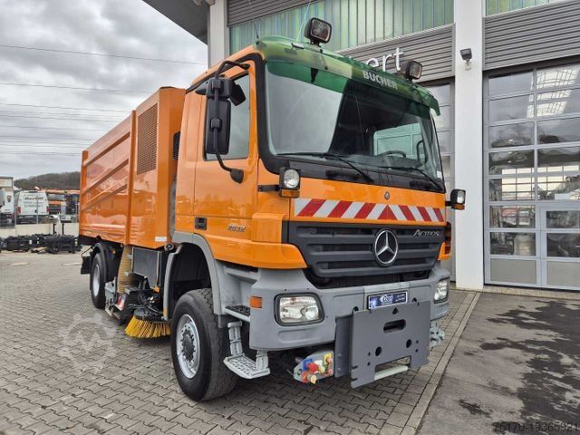 Silniční zametač MERCEDES-BENZ Actros 2032 A 4x4 Bucher STKF 9500 Airport 30x