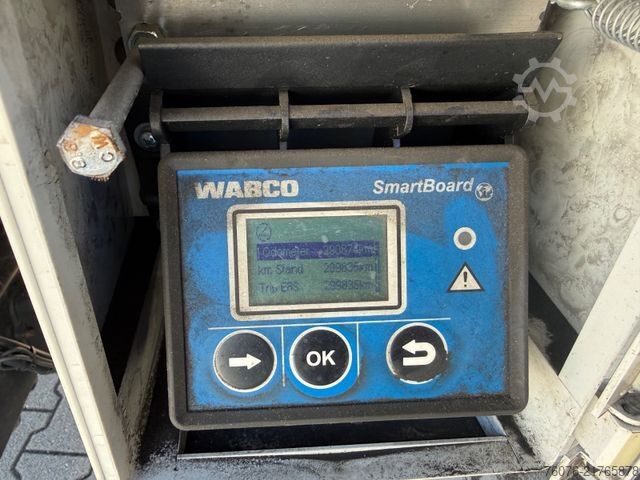 Camion frigorifique MERCEDES-BENZ 2540 LL 6x2/4 Kühlkoffer 8.2m LBW 2,5t  Carrier