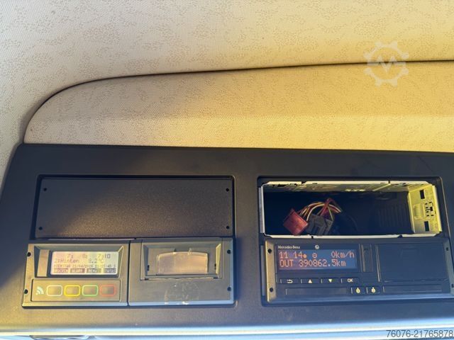 Camion frigorifique MERCEDES-BENZ 2540 LL 6x2/4 Kühlkoffer 8.2m LBW 2,5t  Carrier