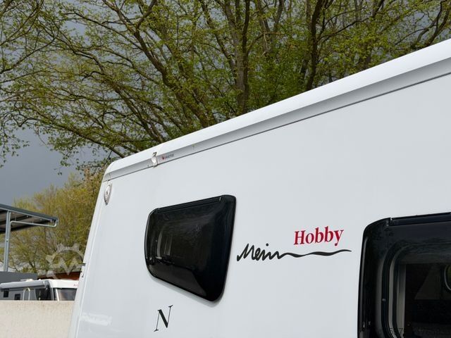 Ημιενσωματωμένο αυτοκινούμενο τροχόσπιτο HOBBY 500 GESC