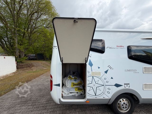 Ημιενσωματωμένο αυτοκινούμενο τροχόσπιτο HOBBY 500 GESC