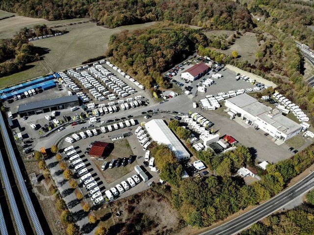 Ημιενσωματωμένο αυτοκινούμενο τροχόσπιτο HOBBY 500 GESC