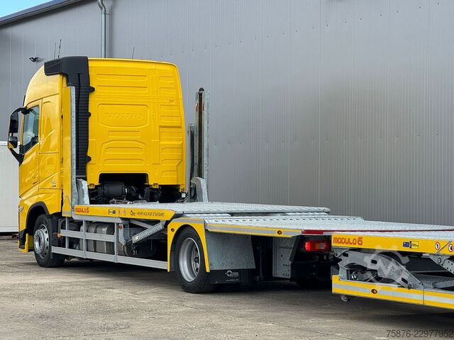 Biltransportlastbil VOLVO FH mit Anhänger für 6 PKW