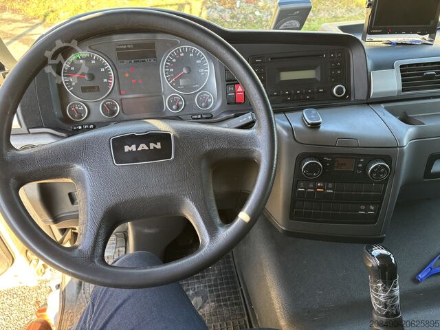 Camión con carrocería de caja / plataforma elevadora MAN TGL 12.220 BL