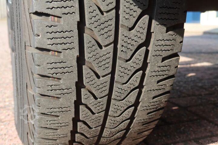 Valiză Iveco Daily 35S16 Bakwagen + Laadklep 750kg