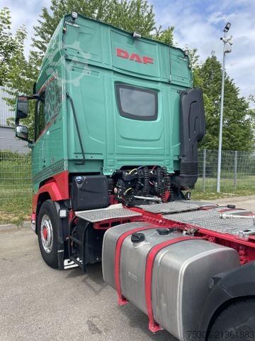 Τυπική μονάδα τράκτορα DAF FT XF 530 NGD PXP 4x4
