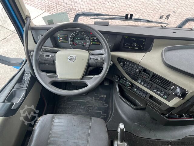 Standard-SZM Volvo FH 13.500 Globetrotter / 6x2/4 / 2x Tank