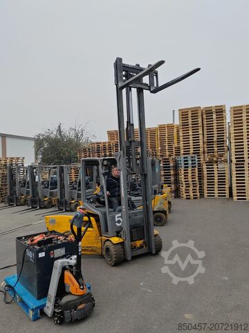 Elektrisk – 4 hjul Jungheinrich EFG320 no battery ( 3 st paket )