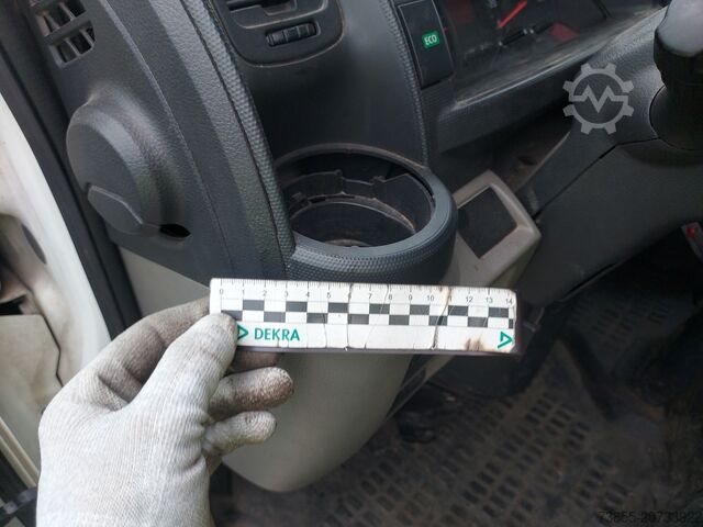 Montowana na ciężarówce podnośnikowa platforma robocza Isoli PNT220NLX on Nissan NT400