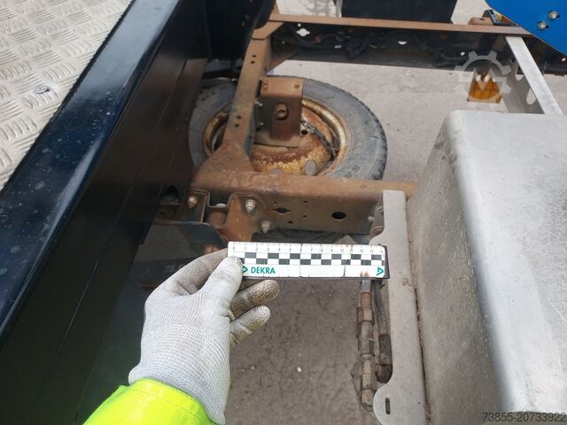 Montowana na ciężarówce podnośnikowa platforma robocza Isoli PNT220NLX on Nissan NT400