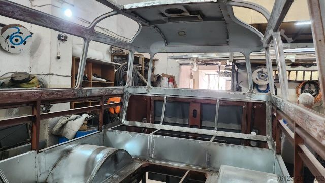 Minibus MERCEDES-BENZ Vorgänger Sprinter O 319 Samba mit Faltdach AC