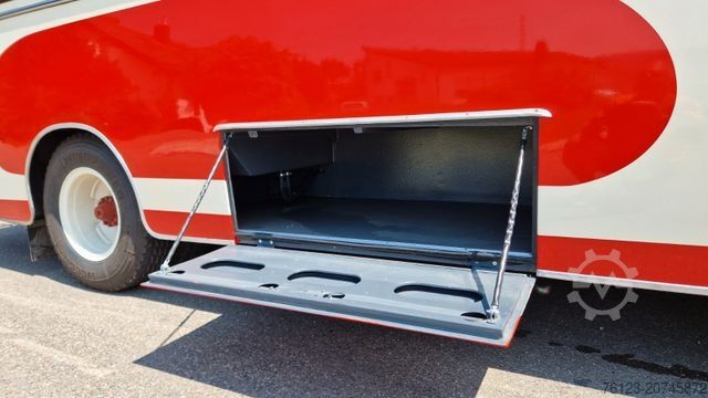 Távolsági autóbusz SETRA Kässbohrer Setra S 6, S 9 Oldtimerbus Oldi