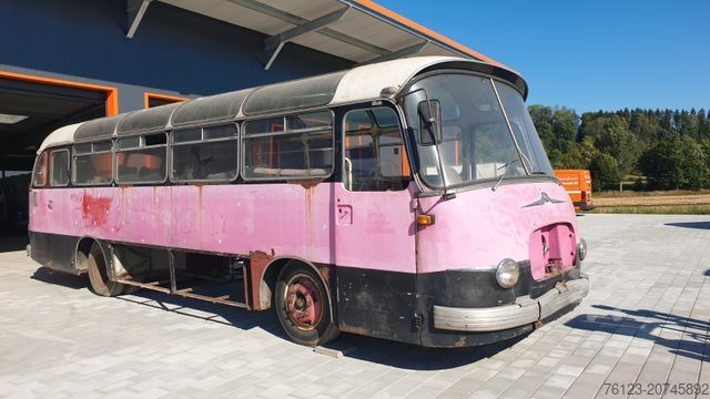 Távolsági autóbusz SETRA Kässbohrer Setra S 11