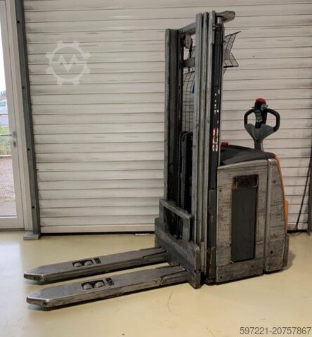 Pallet Stackers Still EXV14I Initalhub Triplex