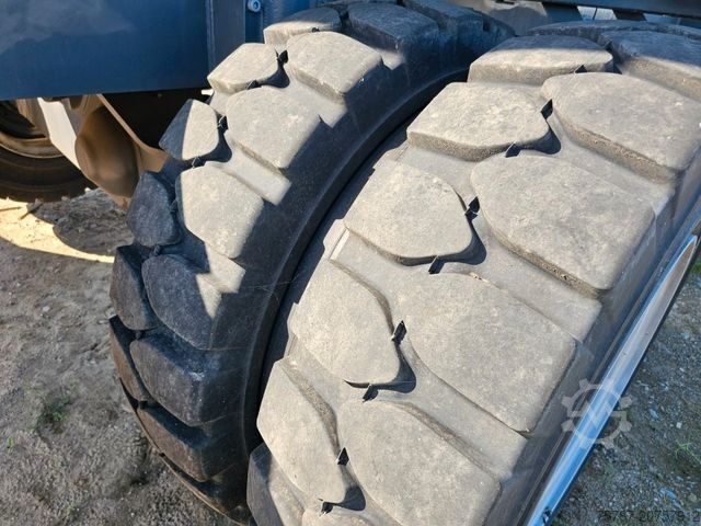 Mobiele graafmachine FUCHS mobiler Ladekran 380/390MHL mit augeräten