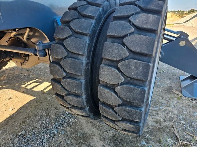 Mobiele graafmachine FUCHS mobiler Ladekran 380/390MHL mit augeräten