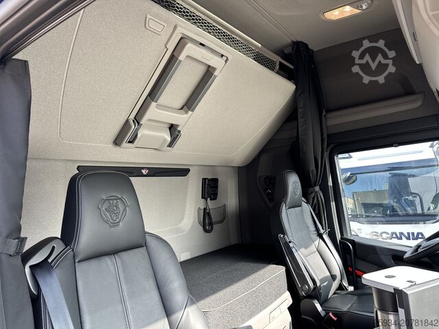 Standard tractor unit SCANIA 590 S V8 6X2