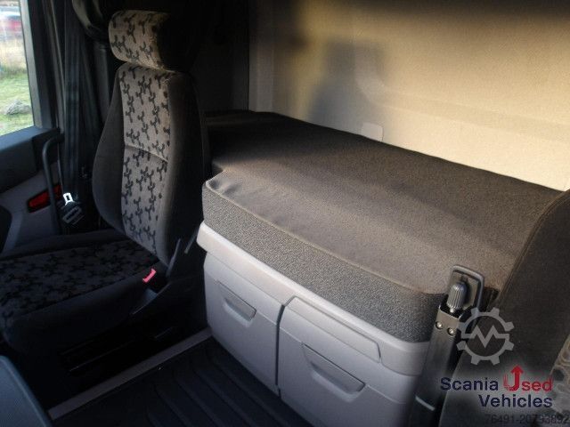 Veszélyes anyagokat szállító teherautó Scania R 460 A4x2NA Schubbodenhydraulik