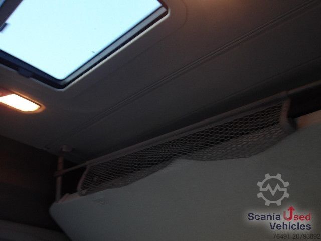 Veszélyes anyagokat szállító teherautó Scania R 460 A4x2NA Schubbodenhydraulik