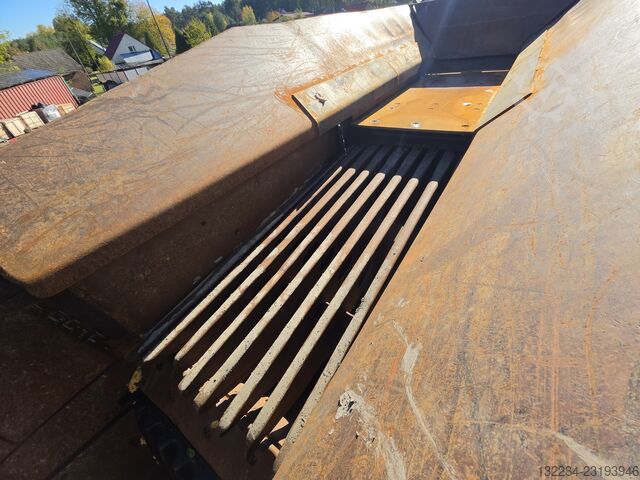  Powerscreen Premiertrak 300 jaw crusher