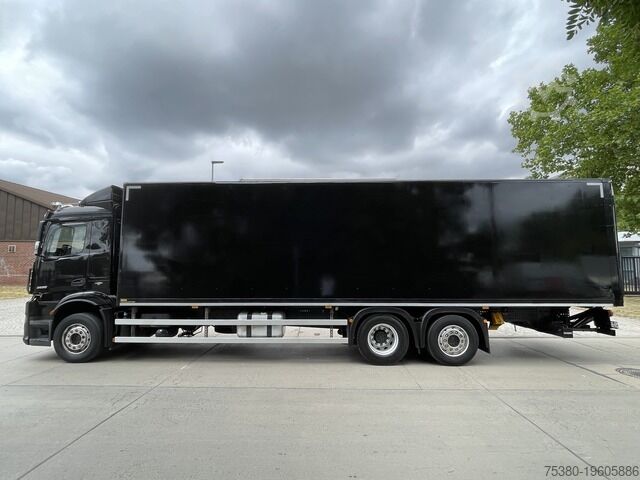 LKW mit Getränkeaufbau mercedes-benz Antos 2536 Koffer LBW Lenk/Liftachse
