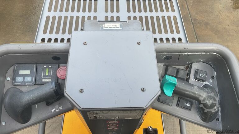 Κάθετοι συλλέκτες παραγγελιών Jungheinrich EKM 202