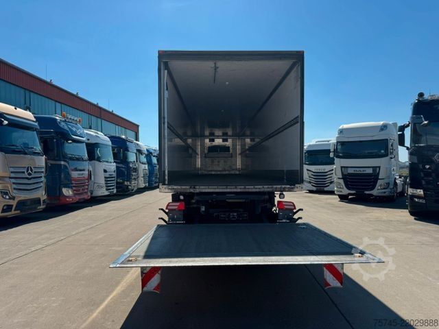 Semirremolque frigorífico WEB-TRAILER TKS 18 * KÜHLKOFFER * CARRIER VECTOR 1350 * SAF