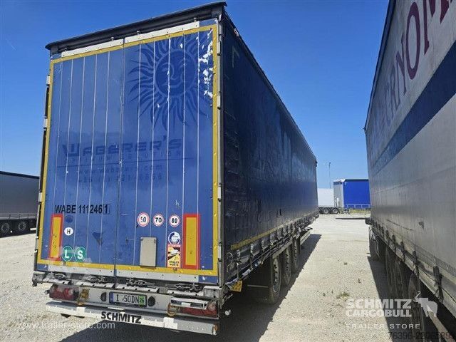 Semiremorcă deschisă cu prelată Schmitz Cargobull Semitrailer Curtainsider Mega