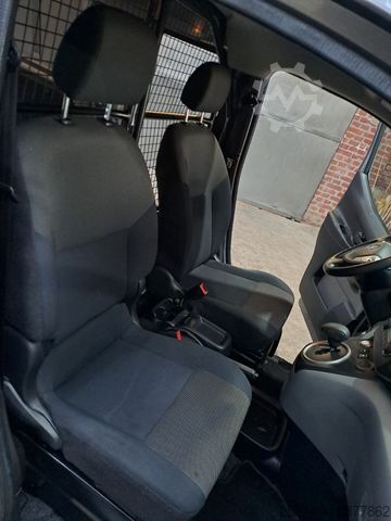 Dobozos furgon NISSAN e-NV200 TüvNeu Sitzh. Kamera AHK Klima 40kWh