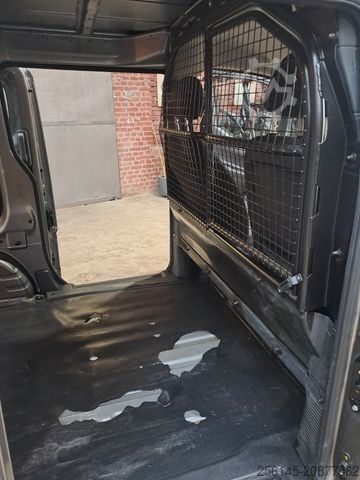 Dobozos furgon NISSAN e-NV200 TüvNeu Sitzh. Kamera AHK Klima 40kWh