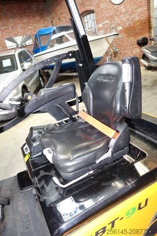 Frontgaffeltruck HYUNDAI 18BT-9U  UVV Neu  4,25m Hubh 1680kg Ladegerät