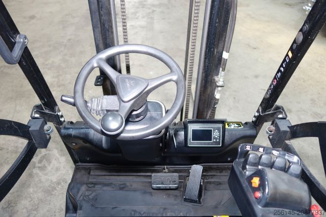 Frontgaffeltruck HYUNDAI 18BT-9U  UVV Neu  4,25m Hubh 1680kg Ladegerät