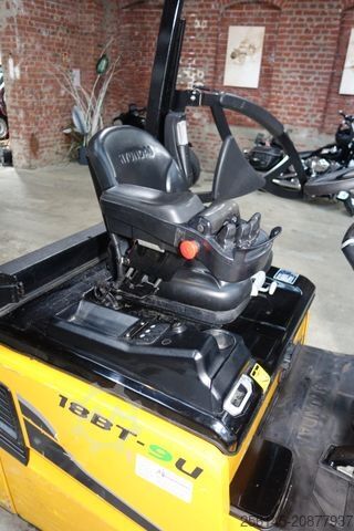 Frontgaffeltruck HYUNDAI 18BT-9U  UVV Neu  4,25m Hubh 1680kg Ladegerät