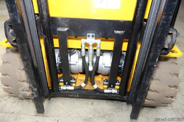 Frontgaffeltruck HYUNDAI 18BT-9U UVV Neu 4,25m Hubh 1680kg Ladegerät