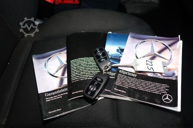 Miniautocarro MERCEDES-BENZ eSprinter Kasten 314 L2 terie Klima