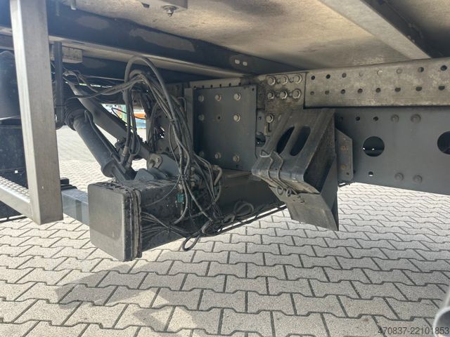 Transporter mit Koffer MERCEDES-BENZ Atego 818 / LBW / Klima