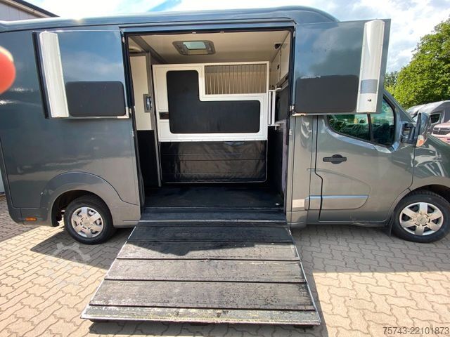 Veetransporter RENAULT Master STX 3 Sitzer  Automatik Haras / Hengste