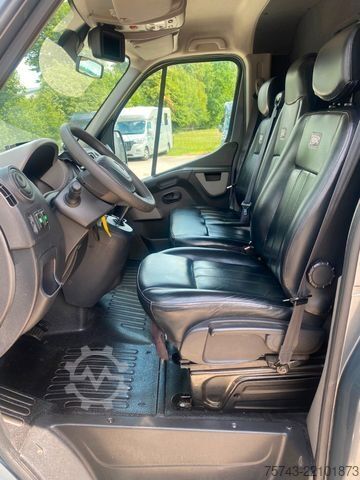 Veetransporter RENAULT Master STX 3 Sitzer  Automatik Haras / Hengste