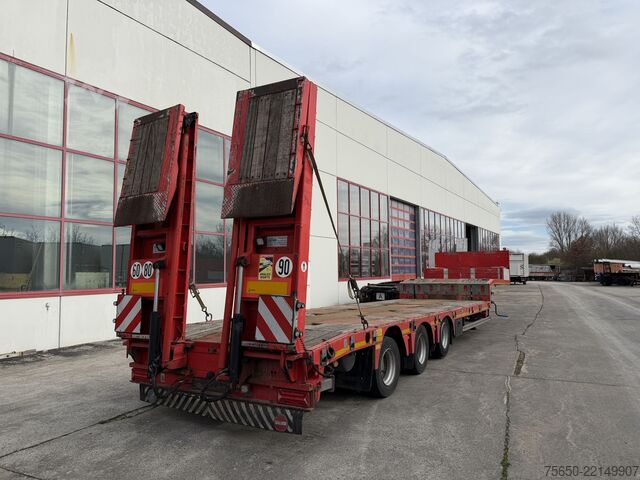 Semiremorcă cu platformă joasă Kässbohrer LB3E  3 Achs Satteltieflader, komplett überfahrbar