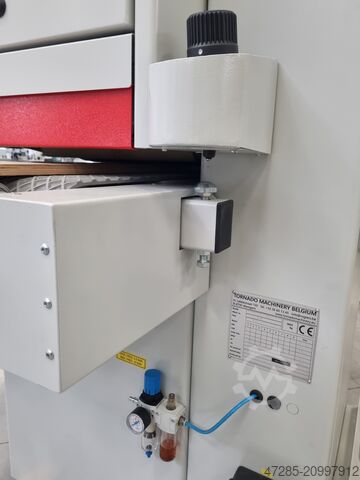 șlefuitor cu bandă lată Houfek Tornado Cindy 400C